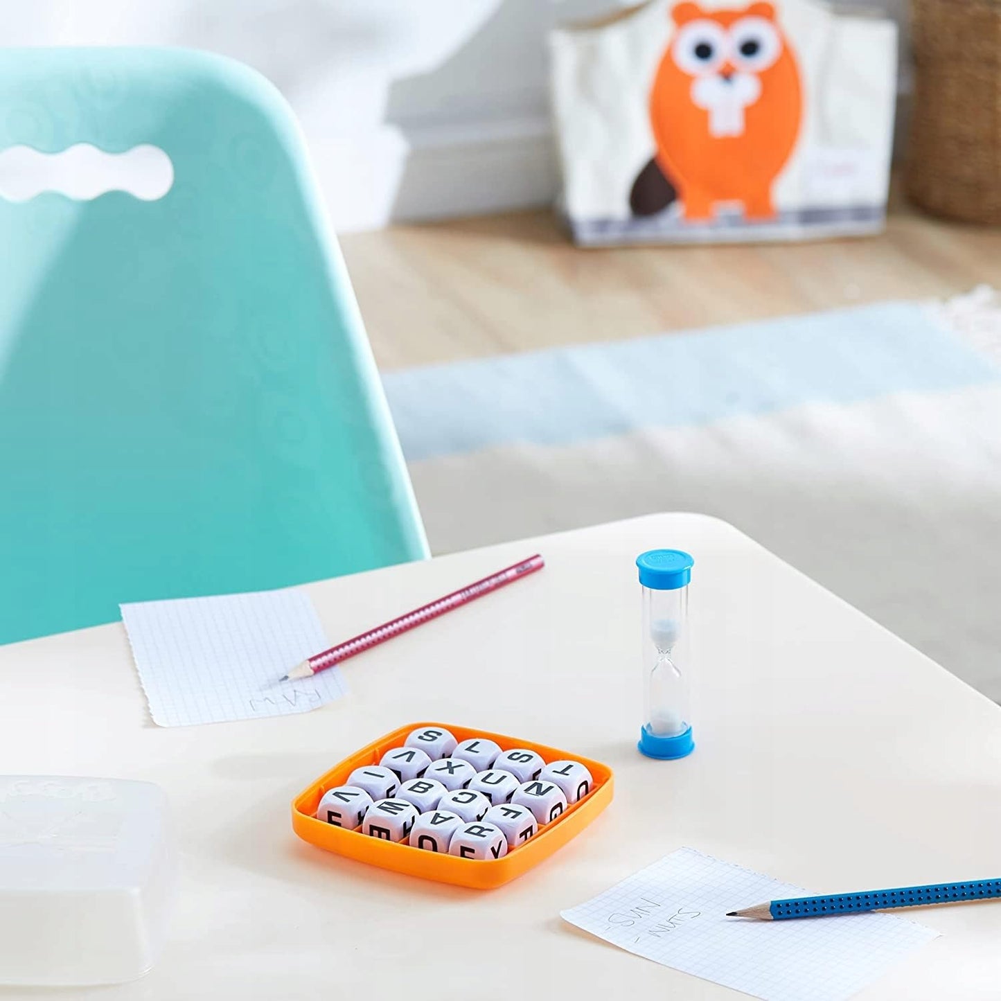 Hasbro Gaming Boggle Classic Game | Word Search Games | Ages 8+ | 1 or More Players | Portable Travel Size | Fun Family Dice Games for Adults and Kids