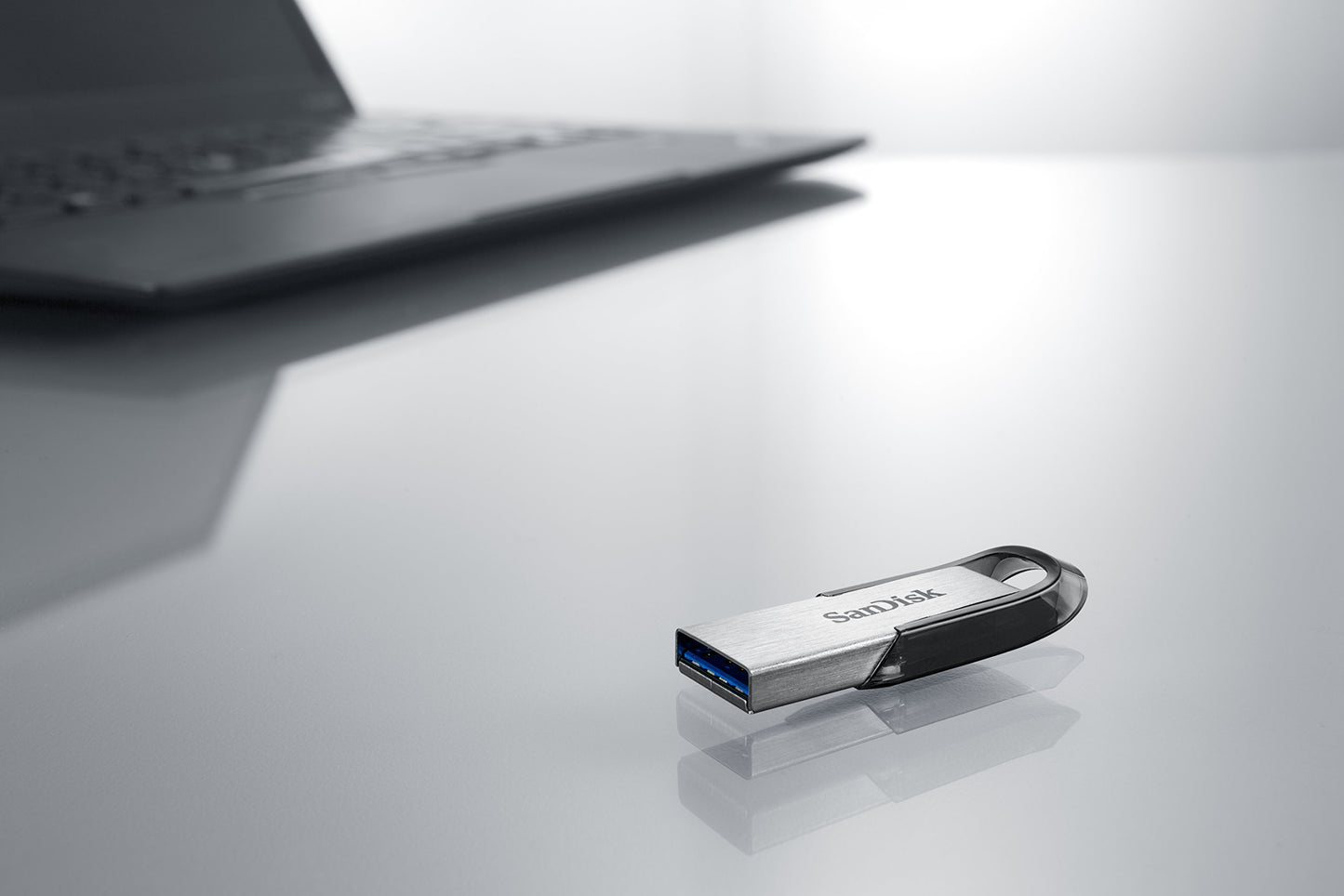 SANDISK 32GB Ultra Flair USB 3.0 Flash Drive - SDCZ73-032G-G46