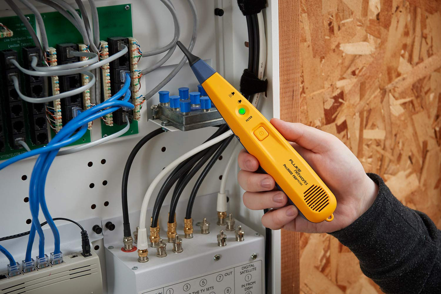 Fluke Networks 26000900 Pro3000 Tone Generator and Probe Kit with SmartTone Technology