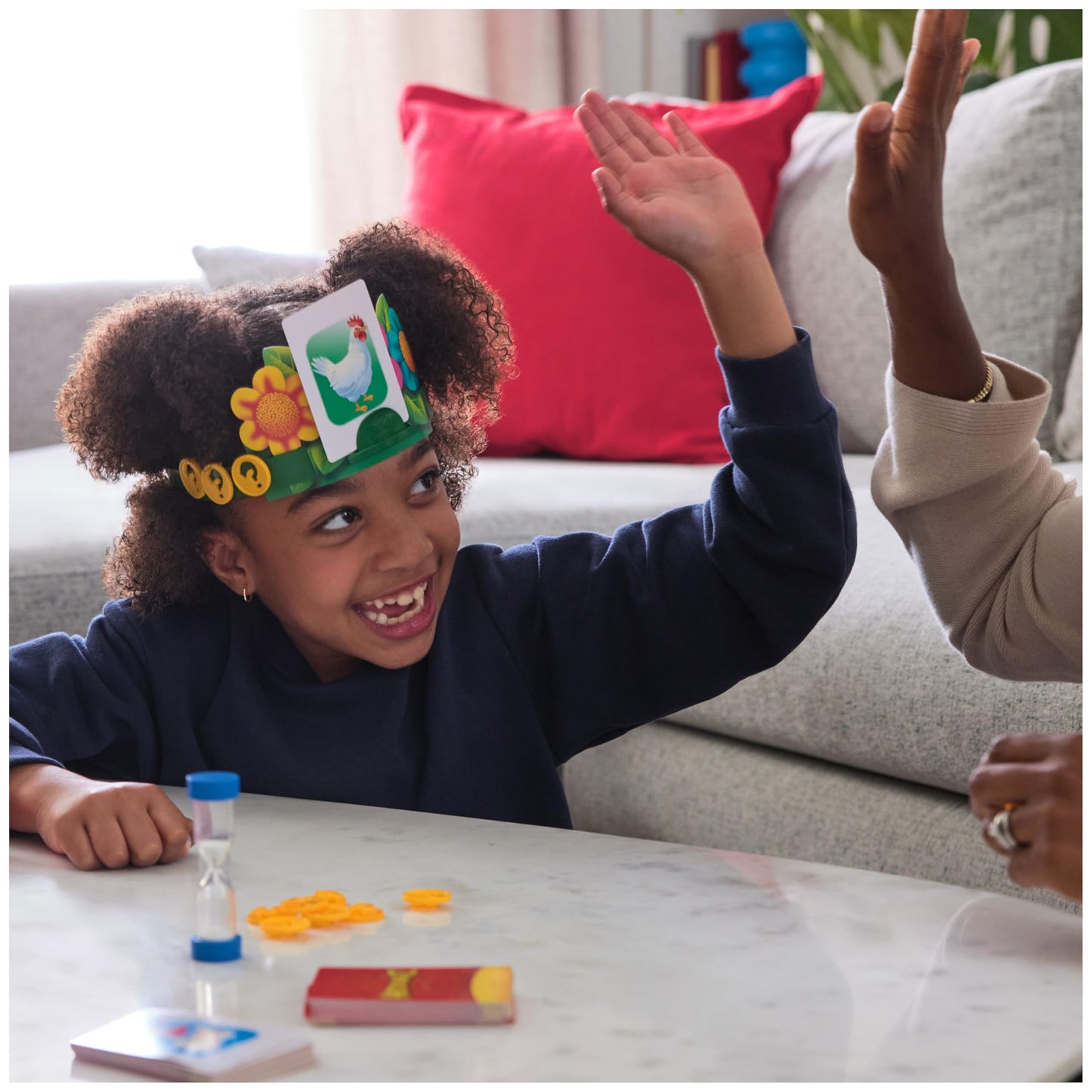 Hedbanz, Quick Question Picture Guessing Family Game for Game Night Headbands Board Game, for Adults and Kids Ages 7 and Up (Edition May Vary)