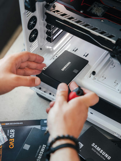 Samsung SSD 870 EVO SATA III 2.5” 2TB, Read Speeds Up to 560MB/s