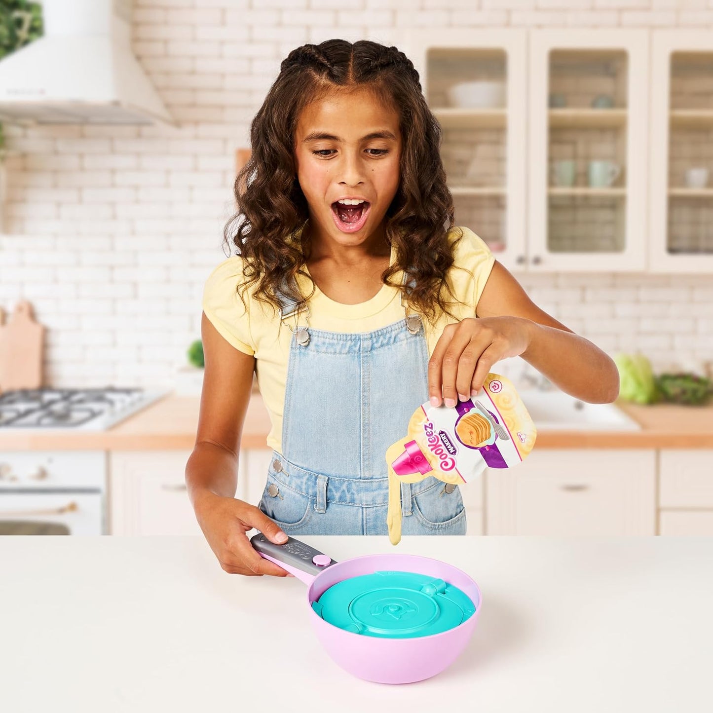 Cookeez Makery Pancake Treatz. Mix & Flip a Plush Best Friend! Place Your Pancake Mix on The Pan and Be Amazed When A Scented, Interactive Plush Friend Flips Out! Styles May Vary