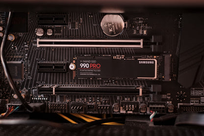 Samsung 990 PRO SSD 1TB PCIe 4.0 M.2 2280 Internal Solid State Hard Drive, Seq. Read Speeds Up to 7,450 MB/s for High End Computing, Gaming, and Heavy Duty Workstations, MZ-V9P1T0B/AM